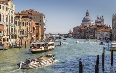 Mini guide on how to get to Venice by plane, train, car